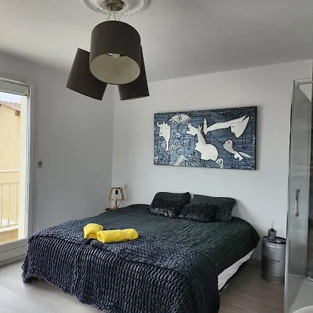 Looking Flor En Champagne Nyaraló